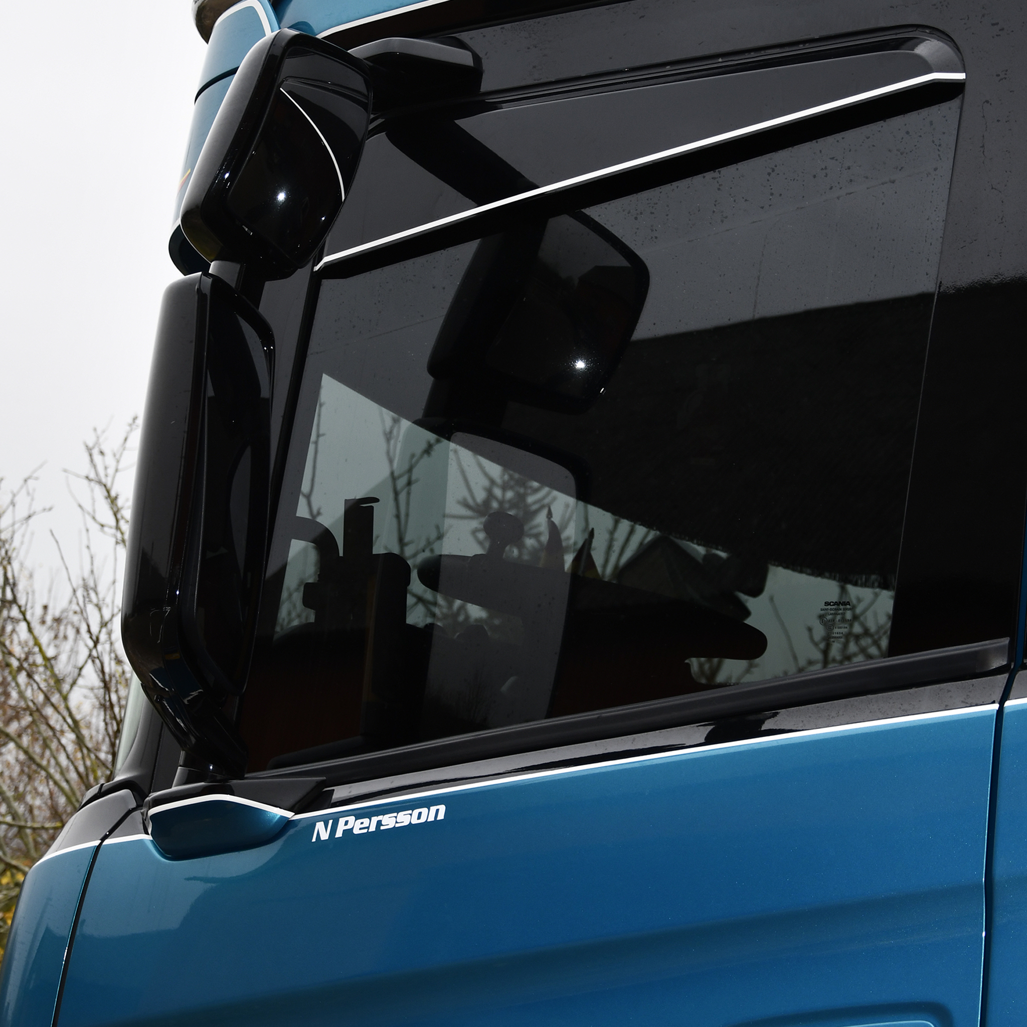 Door Wind Deflector - Black Arrow