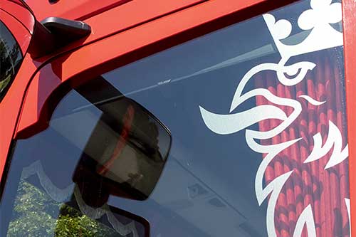 Door wind deflector
