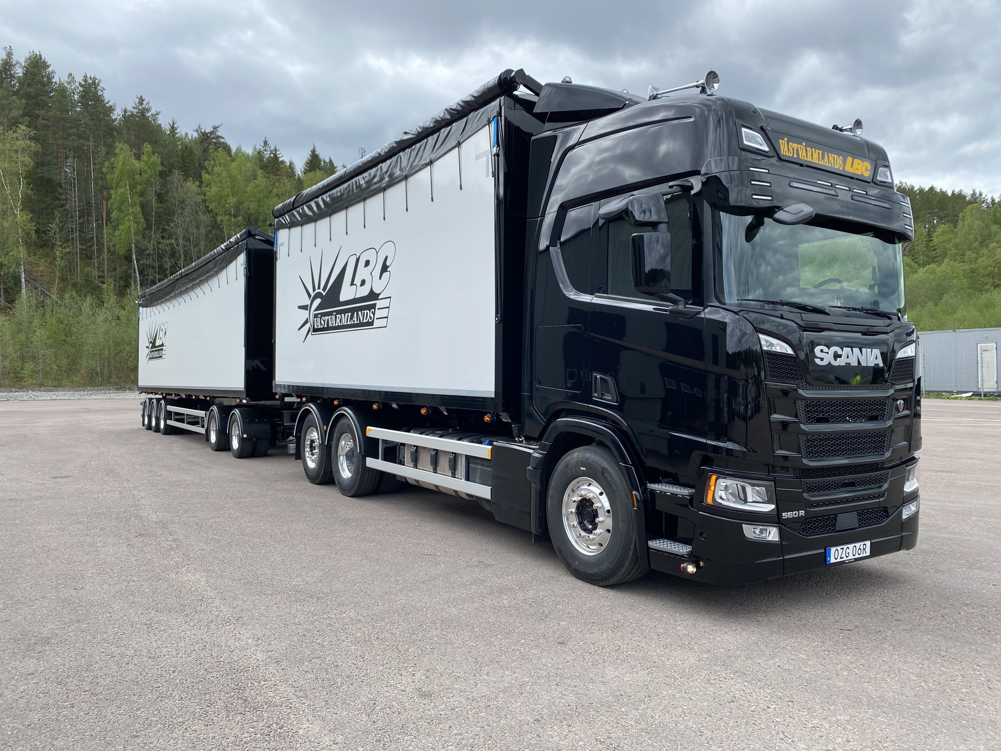 Sunvisor 35 cm for Scania NG with Lazer Linear 18 Elite 126W LED-bars with white pos.light