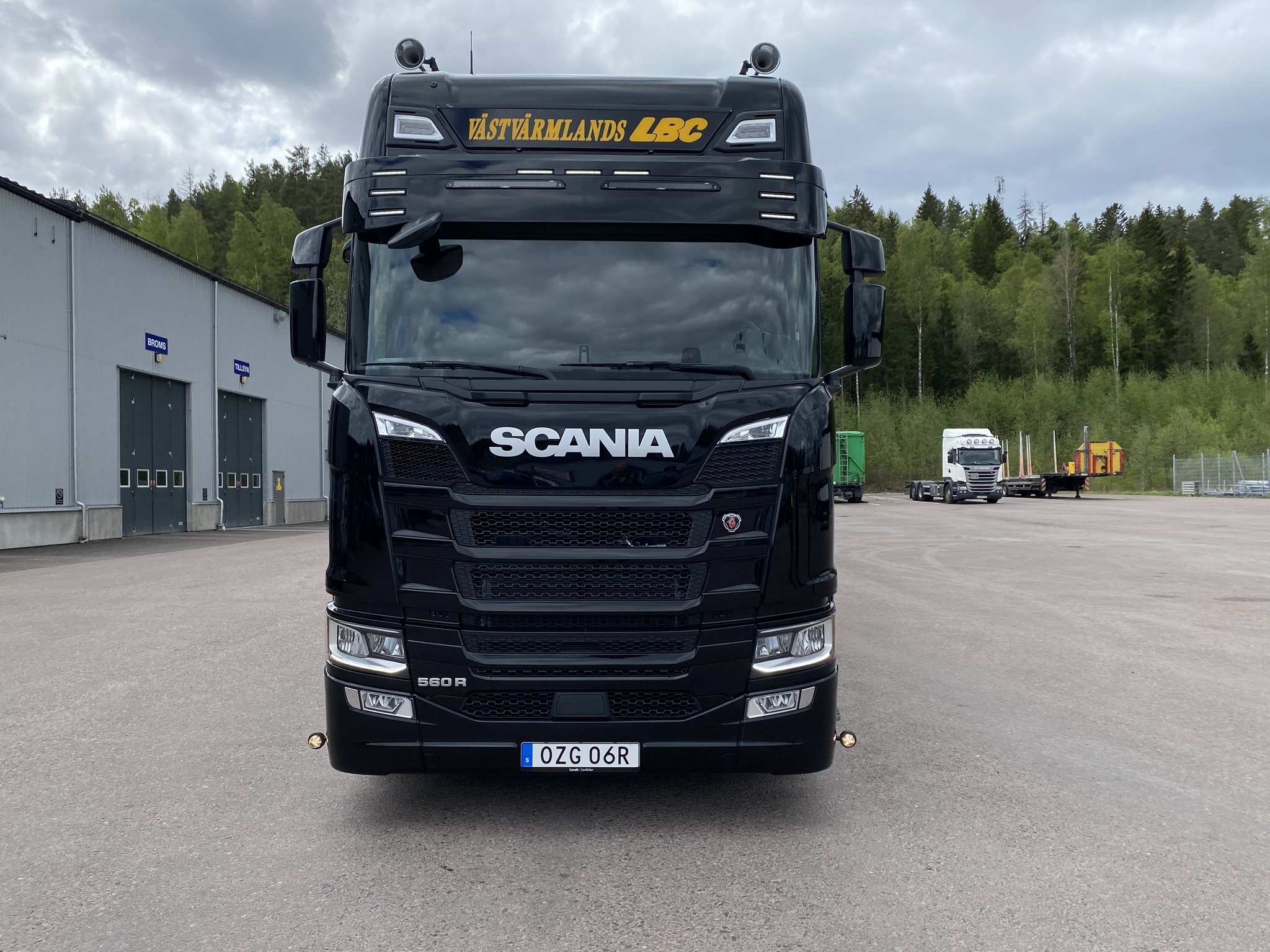 Sunvisor 35 cm for Scania NG with Lazer Linear 18 Elite 126W LED-bars with white pos.light