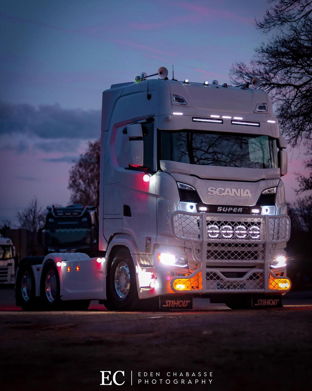 Sunvisor 35 cm for Scania NG with Vision X XPL Halo 21' 75W LED-bars