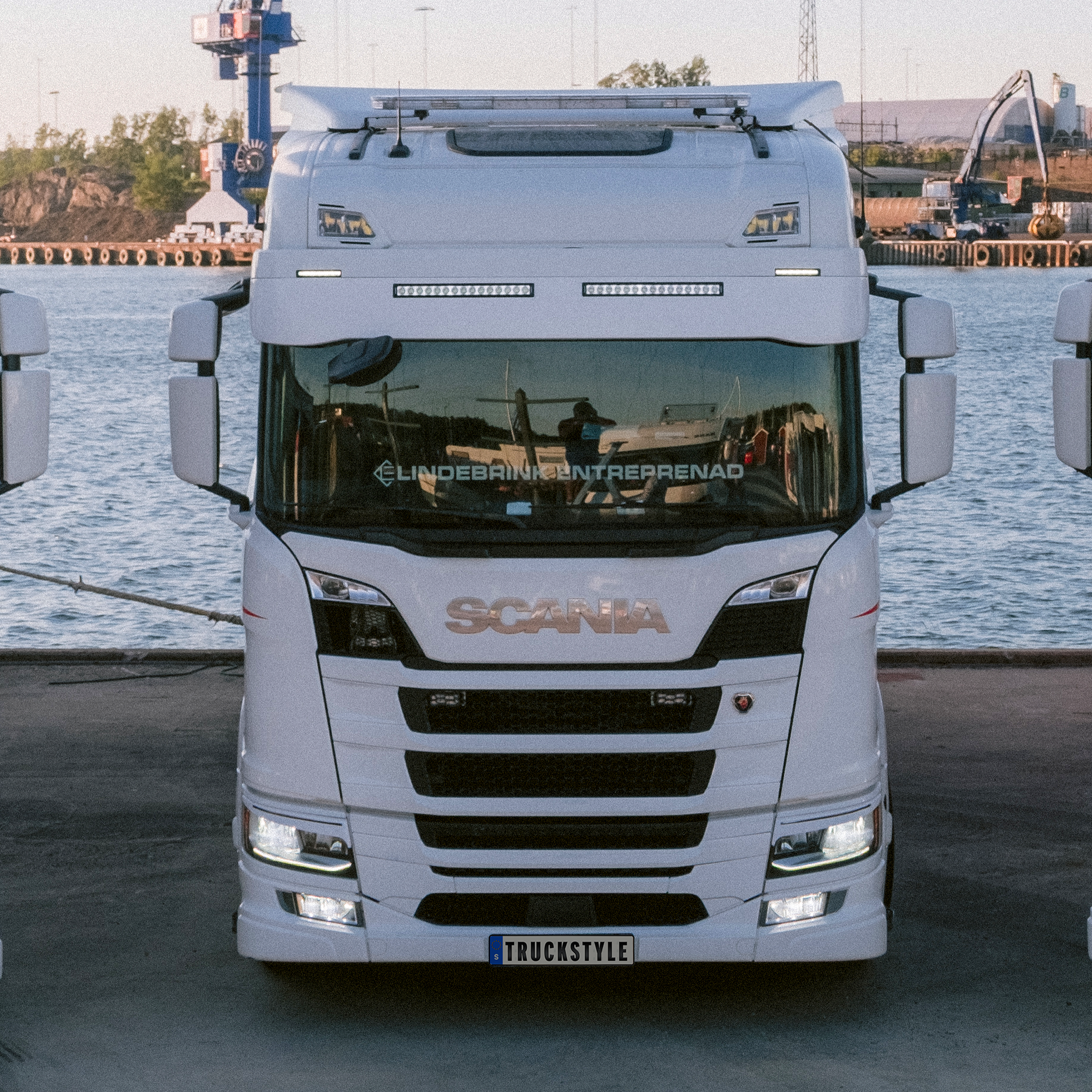 Sunvisor 35 cm for Scania NG with Vision X XPL Halo 21' 75W LED-bars