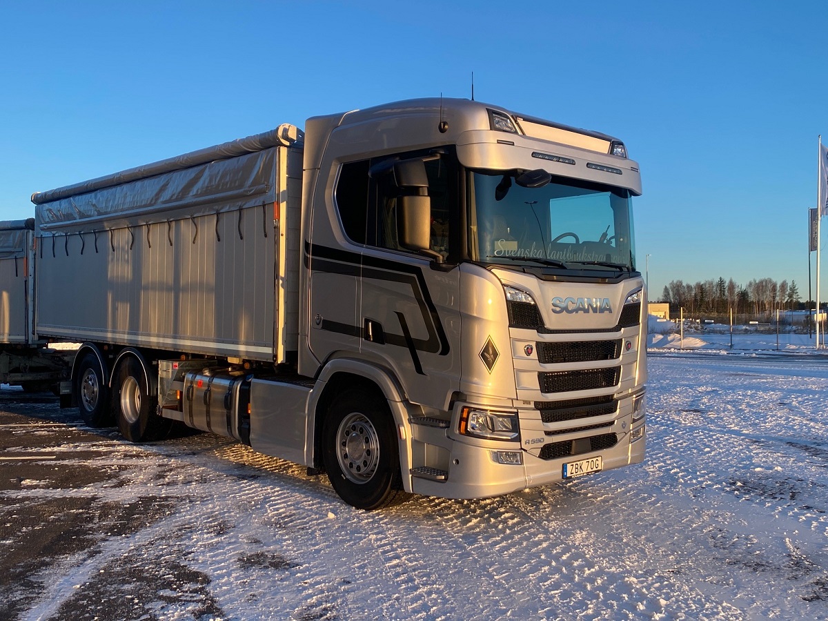 Sunvisor 30 cm for Scania NG With Lazer Linear 18 Elite 126W LED-bars with white pos.light