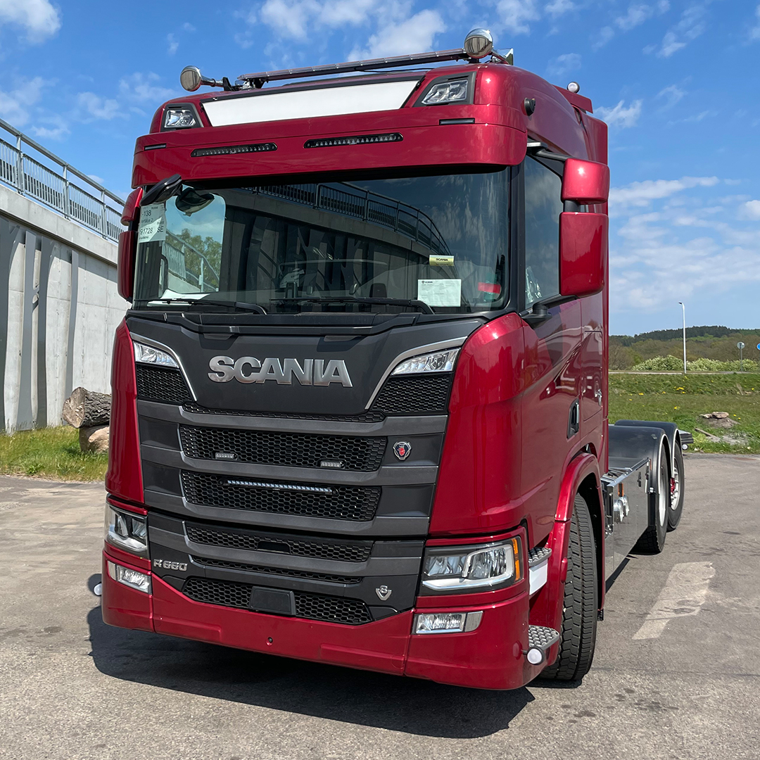Sunvisor Flat for ALL Scania NG With Lazer Linear 18 Elite 126W LED-bars with white pos.light