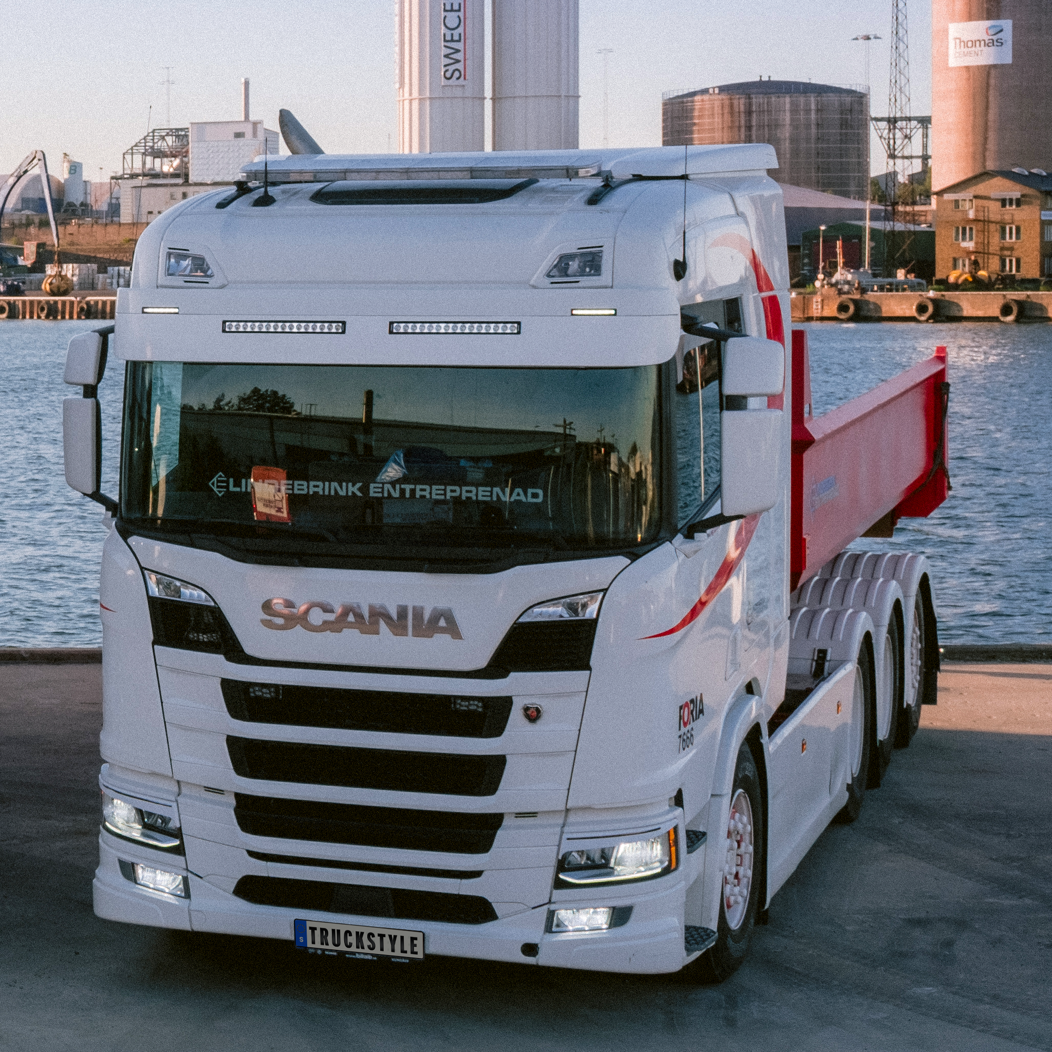 Sunvisor Flat for Scania NG prepared for - Vision X XPL HALO 21' 75W LED-bars