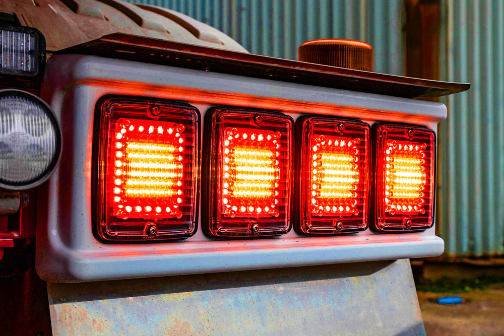 Tail light holder