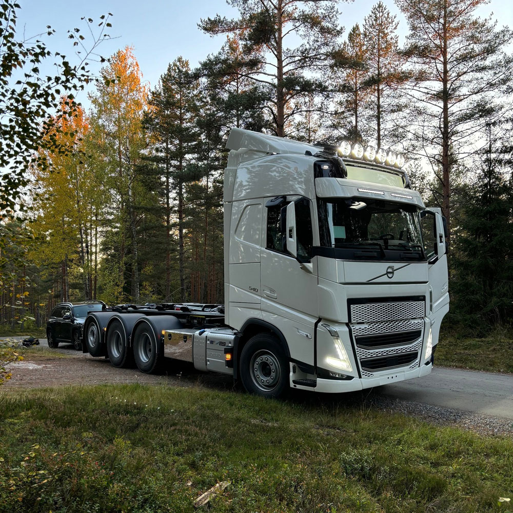Sunvisor for Volvo FH/FM 4/5 and FMX Prepared for Lazer Linear 18 Elite 126W LED-bars