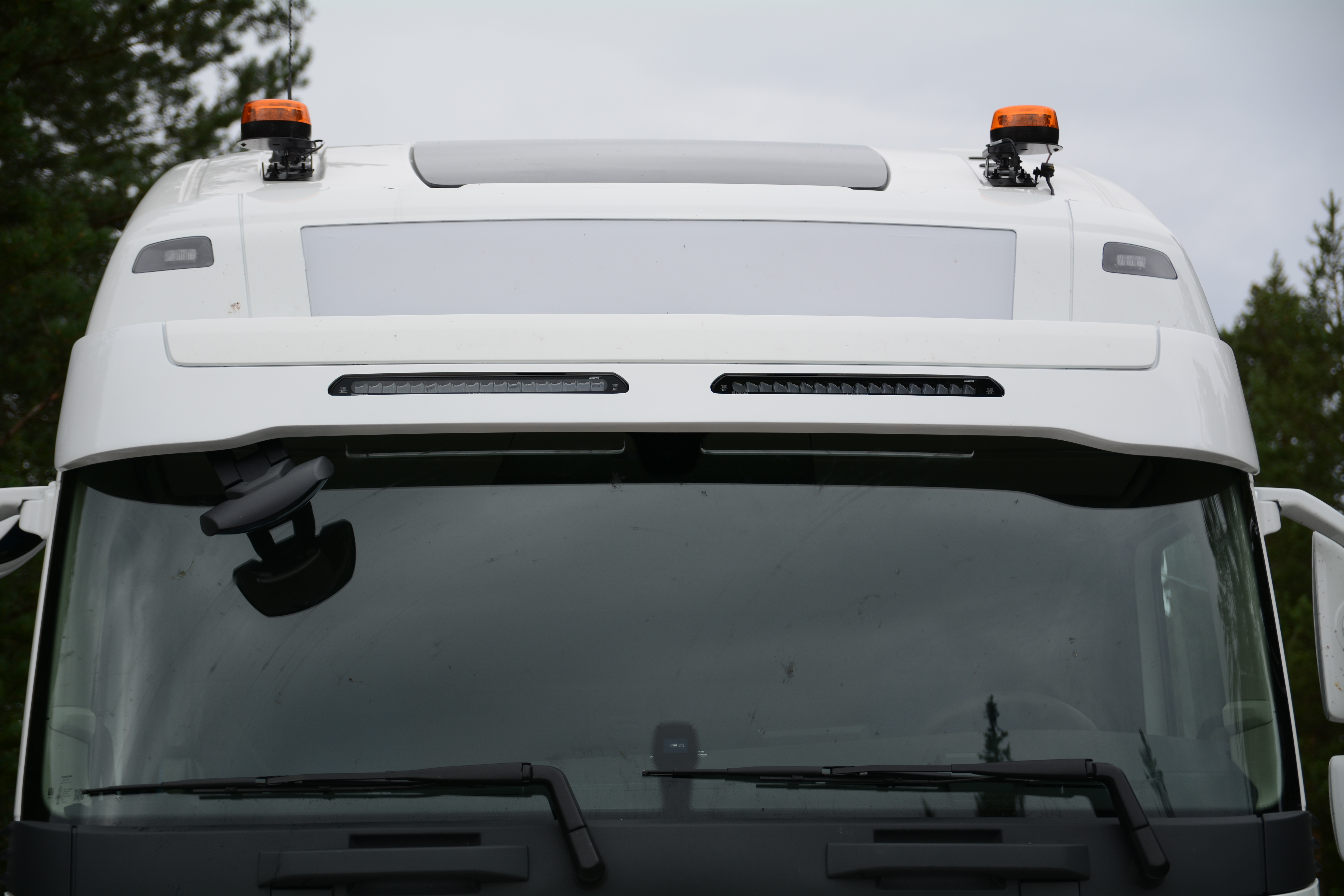 Sunvisor for Volvo FH/FM 4/5 and FMX Prepared for Lazer Linear 18 Elite 126W LED-bars