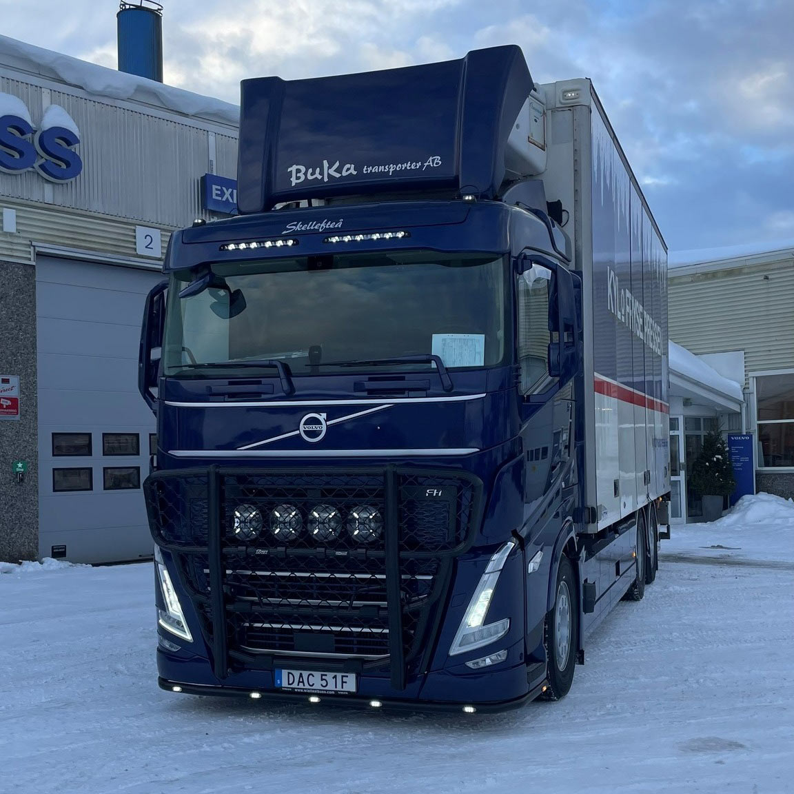 Sunvisor for Volvo FH/FM 4/5 and FMX Prepared for Lazer Linear 18 Elite 126W LED-bars