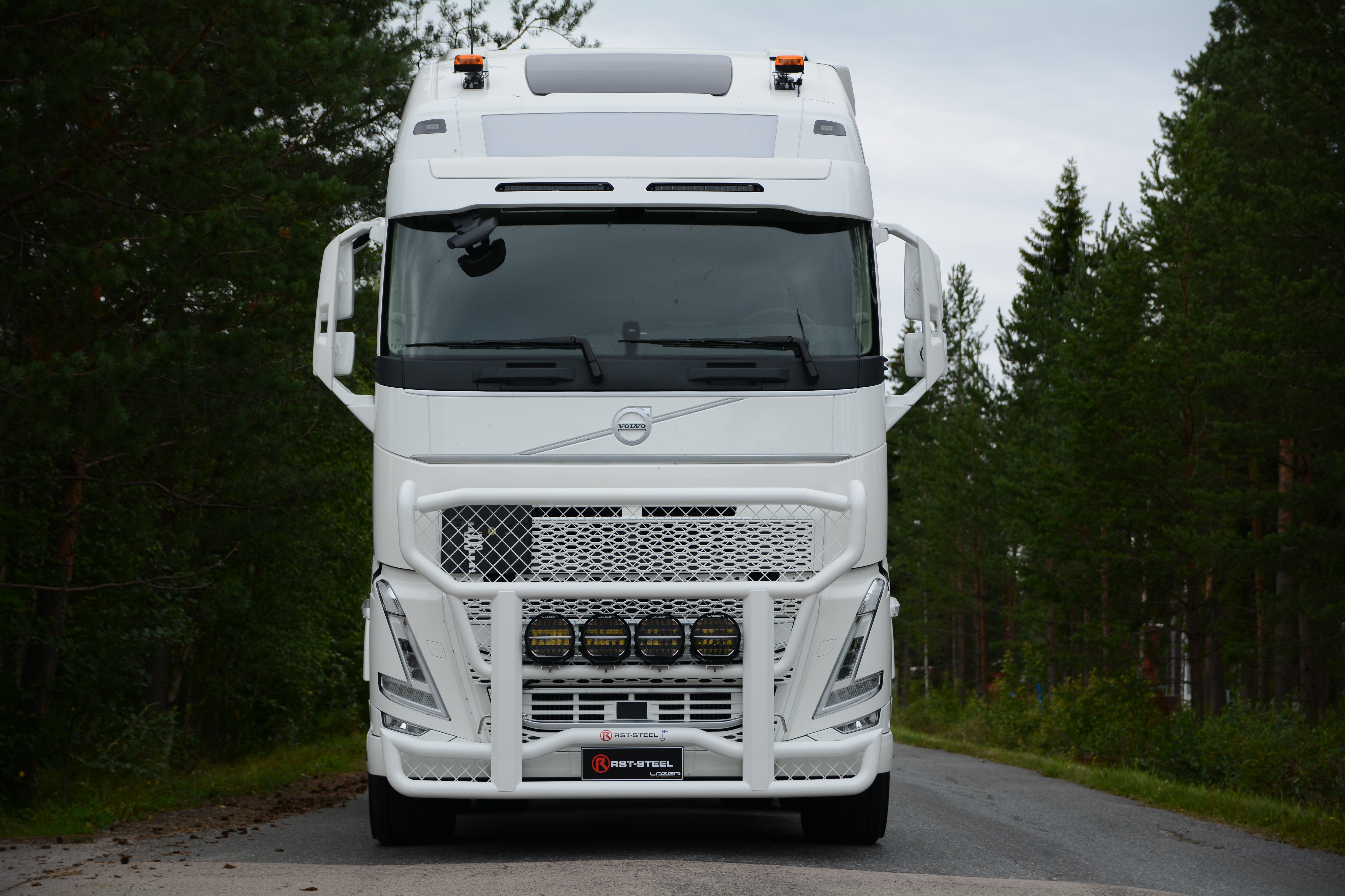 Sunvisor for Volvo FH/FM 4/5 and FMX Prepared for Vision X XPL HALO 21' 75W LED-bars