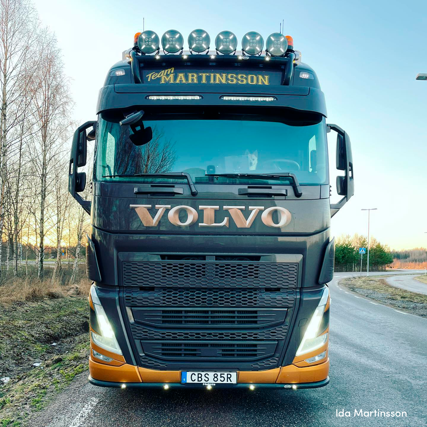 Sunvisor for Volvo FH/FM 4/5 and FMX With Lazer Linear 18 Elite 126W LED-bars with white pos.light