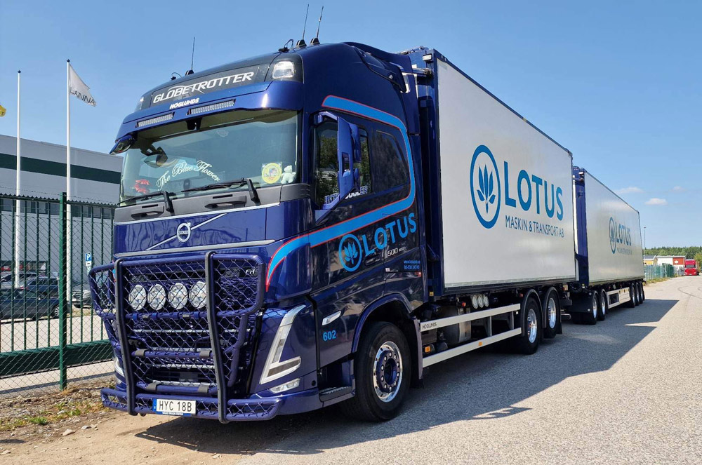 Sunvisor for Volvo FH/FM 4/5 and FMX Prepared for Vision X XPL HALO 21' 75W LED-bars