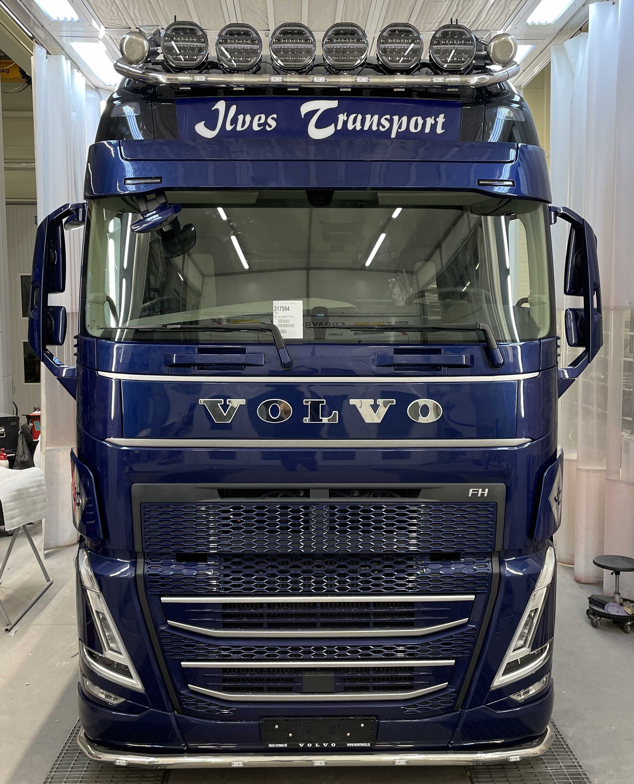 Sunvisor for Volvo FH/FM 4/5 and FMX Custom prep. for 2 pos.lights